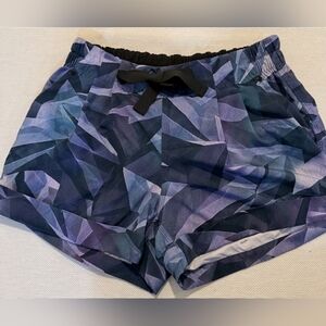 LULULEMON Spring Break Away Shorts Sz 6, Mosaic